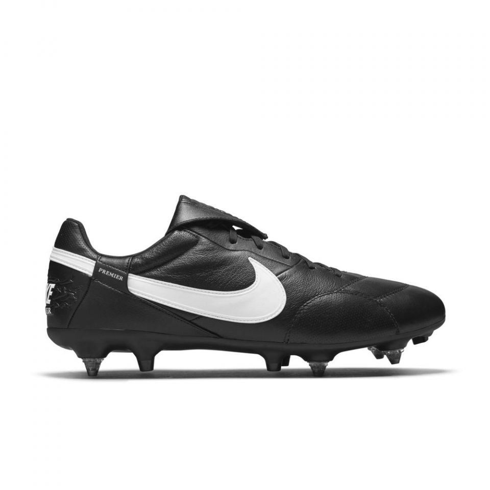 nike classic cleats
