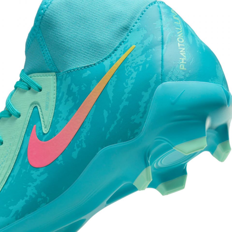 Nike Phantom Luna II Academy LV8 FG Soccer Cleats | Phantom Vortex