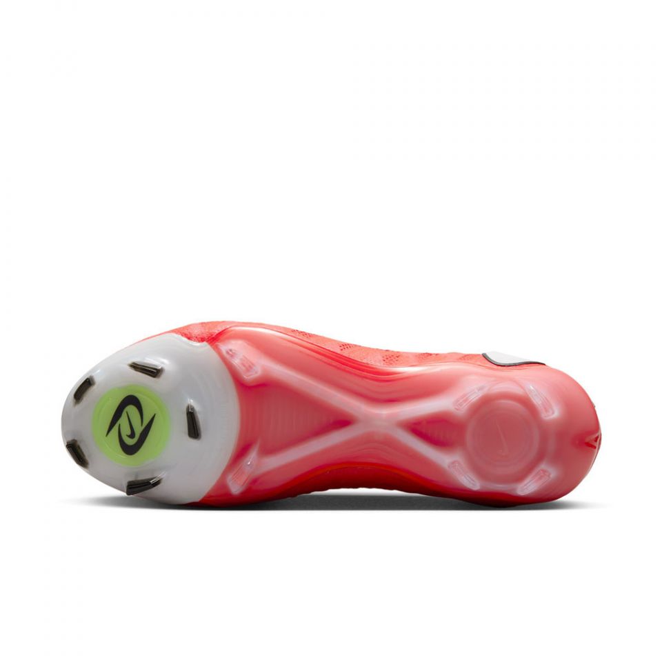 Nike Phantom Luna Elite FG Soccer Cleats | Ready Pack display picture 2