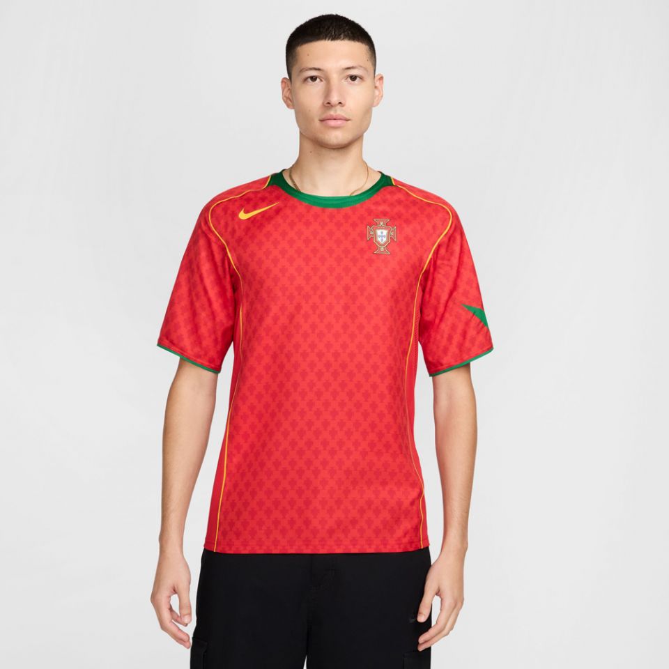 新品タグ付き リイシュージャージ　ポルトガル代表 2004 フィーゴ NIKE Nike Portugal 2004 Men's Re-Issue Jersey