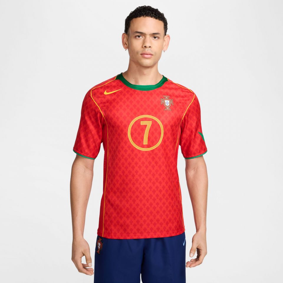 新品タグ付き リイシュージャージ　ポルトガル代表 2004 フィーゴ NIKE Nike Luis Figo Portugal 2004 Reissue Red Soccer Jersey, Size