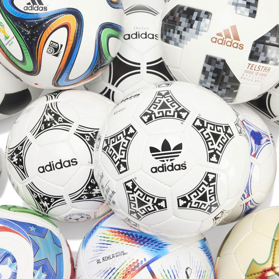 サッカーボール 1970-2002  Historical Match Ball adidas Historical World Cup Official Match Ball Set